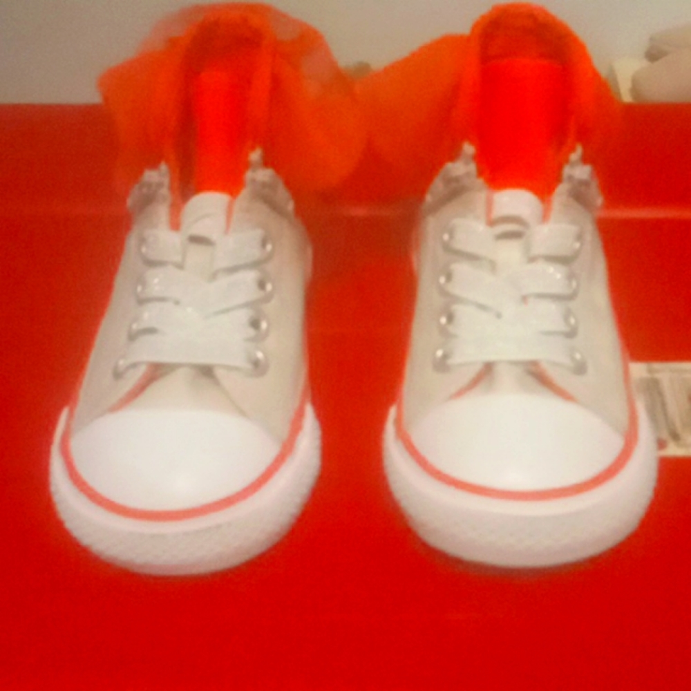 BabyGirl Ruffle Converse